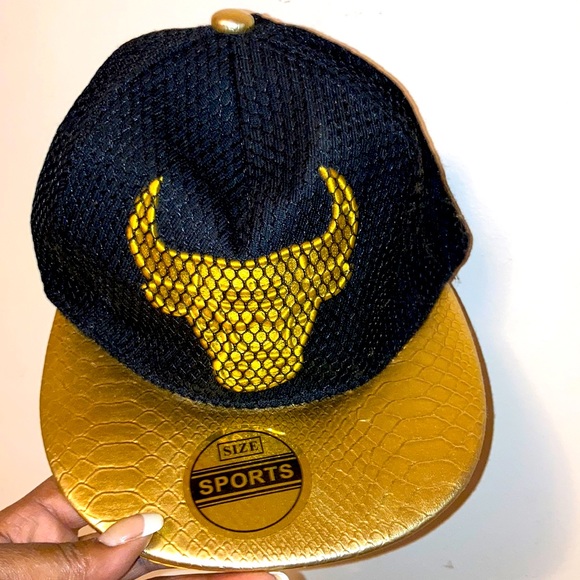 Nice gold fitted if you like gold nice selection - Picture 1 of 2